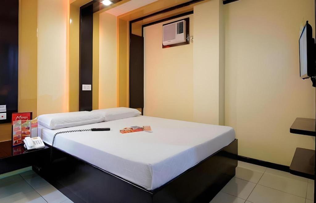 Hotel Sogo Tarlac מראה חיצוני תמונה