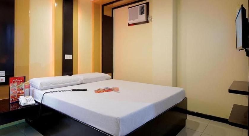 Hotel Sogo Tarlac מראה חיצוני תמונה